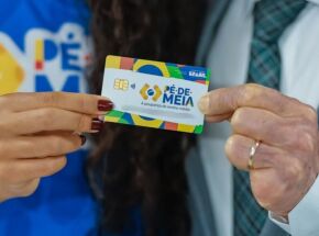 Cart&atilde;o do P&eacute;-De-Meia com estudante e Lula. 