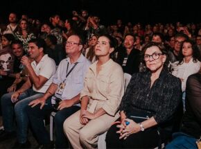 Governadora Raquel Lyra na pr&eacute;-estreia da Paix&atilde;o de Cristo.