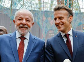 Luiz In&aacute;cio Lula da Silva e Emmanuel Macron.