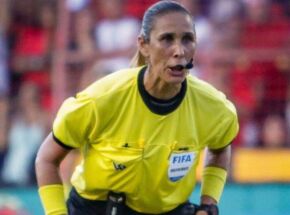 &Aacute;rbitra Deborah Cec&iacute;lia &eacute; suspensa por 180 dias.