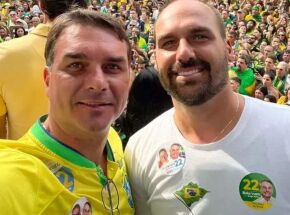 Eduardo e Fl&aacute;vio Bolsonaro.