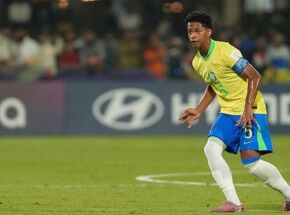 Z&eacute; Lucas em campo pela Sele&ccedil;&atilde;o Brasileira pela Copa do Mundo sub-17.