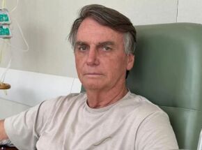 Ex-presidente Bolsonaro internado no hospital.
