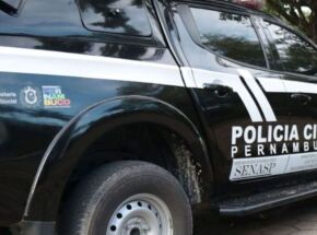 Viatura da Pol&iacute;cia Civil de Pernambuco no DHPP.