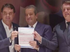 Flavio Bolsonaro,Valdemar Costa Neto e Jair Bolsonaro. 