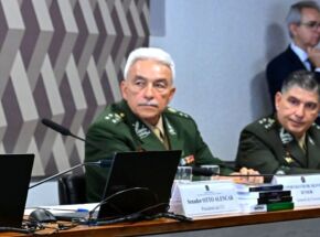 Generais Anisio David e Flavio Marcus Lancia, durante sabatina na CCJ do Senado
