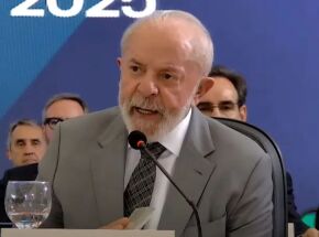 Presidente Lula durante discurso.