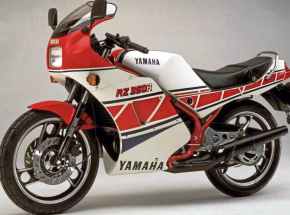 Yamaha RD350, a Vi&uacute;va Negra.