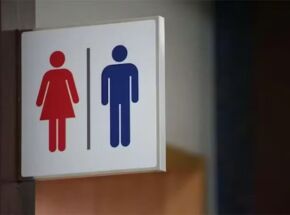Pastor evang&eacute;lico &eacute; processado por impedir mulher trans de usar banheiro feminino