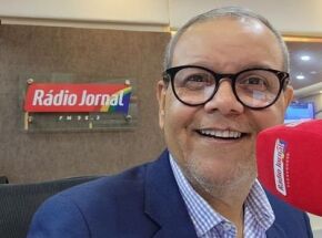 Ciro Bezerra, apresentador e jornalista da TV Jornal, &eacute; internado ap&oacute;s sofrer um AVC.