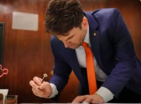 Veraedor Eduardo Moura.