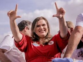 Mar&iacute;lia Arraes.