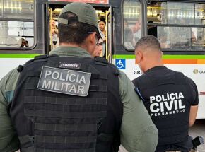 Policiais militar e civil de Pernambuco.