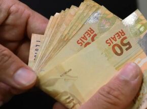 C&eacute;dulas de cinquenta reais.