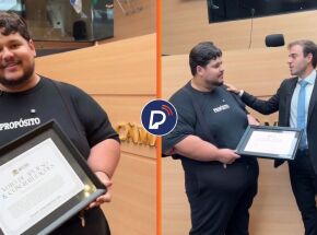 Influenciador J&uacute;lio Mamute &eacute; homenageado na C&acirc;mara do Recife por luta contra obesidade.