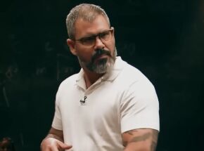 Ator Juliano Cazarr&eacute;.