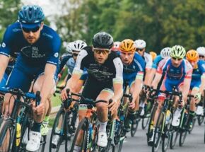 Ciclistas em atividade