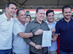 Prefeito Sivaldo Albino assina ordens de servi&ccedil;o em Garanhuns