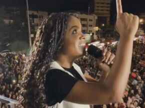 Kemilly Santos em show.