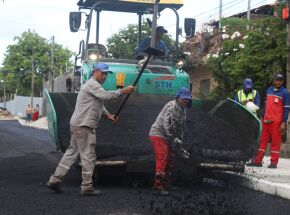 Obras de pavimenta&ccedil;&atilde;o em Candeias