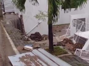 Desabamento de muro de escola em Goiana.
