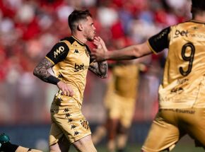 Barletta marcou um gola&ccedil;o aos 6 minutos do primeiro tempo.