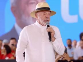 Lula pede votos para aliados e pr&oacute;pria candidatura em conven&ccedil;&atilde;o do PT na Bahia; lei eleitoral pro&iacute;be