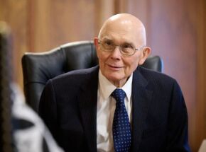 L&iacute;der mundial da igreja m&oacute;rmon vem ao Brasil para inaugurar novo templo