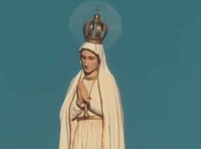 Fot&oacute;grafo viraliza com registro de lua cheia 'coroando' Nossa Senhora de F&aacute;tima em Crato (CE)
