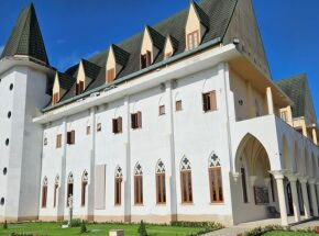 J&aacute; viu esse "castelo" na BR-232? Conhe&ccedil;a o mosteiro que une f&eacute; e beleza no Grande Recife