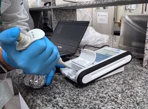 LACEN-PE utiliza novo sistema port&aacute;til para an&aacute;lise da &aacute;gua usada em hemodi&aacute;lise