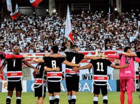 Santa Cruz e torcida: uma uni&atilde;o centen&aacute;ria.