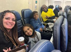 Edson Cardoso, o Jacar&eacute;, com a mulher, Gabriela e os filhos 
