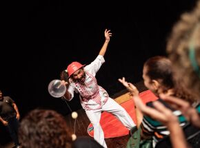  Palha&ccedil;o Sequinho, personagem interpretado pelo artista Pedro Milhomens