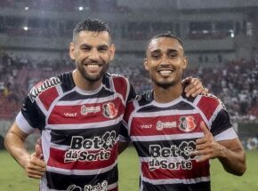 Santa Cruz entra em campo contra o Botafogo-PB.