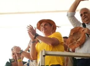 Fl&aacute;vio BolSanta Cruz do Capibaribe contraria cen&aacute;rio de PE e d&aacute; maioria a Fl&aacute;vio Bolsonaro no primeiro turno.sonaro
