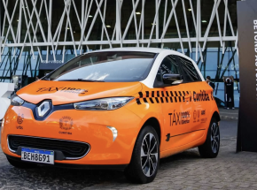 A primeira frota de taxis el&eacute;tricos em Curitiba.