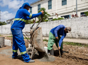  Prefeitura do Paulista iniciou as obras de pavimenta&ccedil;&atilde;o da Rua Rui Barbosa, localizada no bairro do Janga.