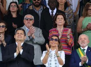 Lula participa de do desfile de 7 de Setembro.