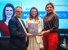 Mar&iacute;lia Arraes em sabatina.