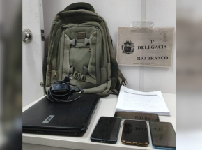 Material apreendido pela pol&iacute;cia 