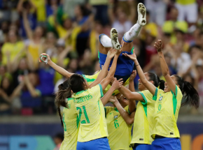 Sele&ccedil;&atilde;o Brasileira em partida na Arena Pernambuco