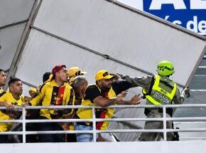 &Uacute;ltimo CRB x Sport acabou em briga nas arquibancadas, com policial agredido.