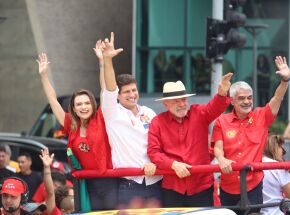 Lula faz ato eleitoral de campanha no Recife Antigo