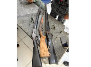 Tr&ecirc;s armas de fogo e diversas muni&ccedil;&otilde;es foram apreendidas em Olinda