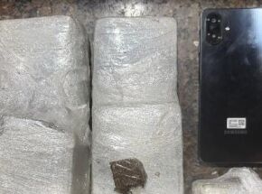 Mulher &eacute; presa com mais de 2,2 kg de maconha em Goiana, no Litoral Norte de Pernambuco.