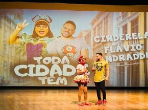 Cinderela e Fl&aacute;vio Andradde na com&eacute;dia "Toda Cidade Tem".
