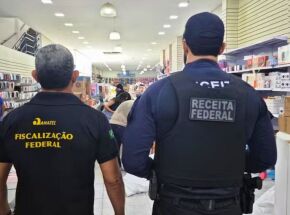 Equipes da Receita Federal e Anatel em Petrolina.