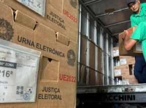 Transporte de urnas eletr&ocirc;nicas.