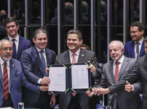 Fim da escala 6x1: Congresso promulga emenda e prev&ecirc; escala 5x2 em 60 dias.